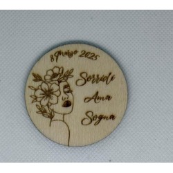 Calamita in legno personalizzata – Incisa o con termovinile, fatta a mano