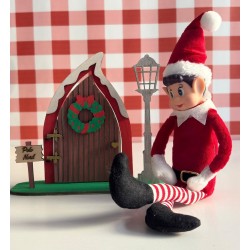 Porta Elfi Artigianale in Legno – Decorazione Natalizia Magica e Unica